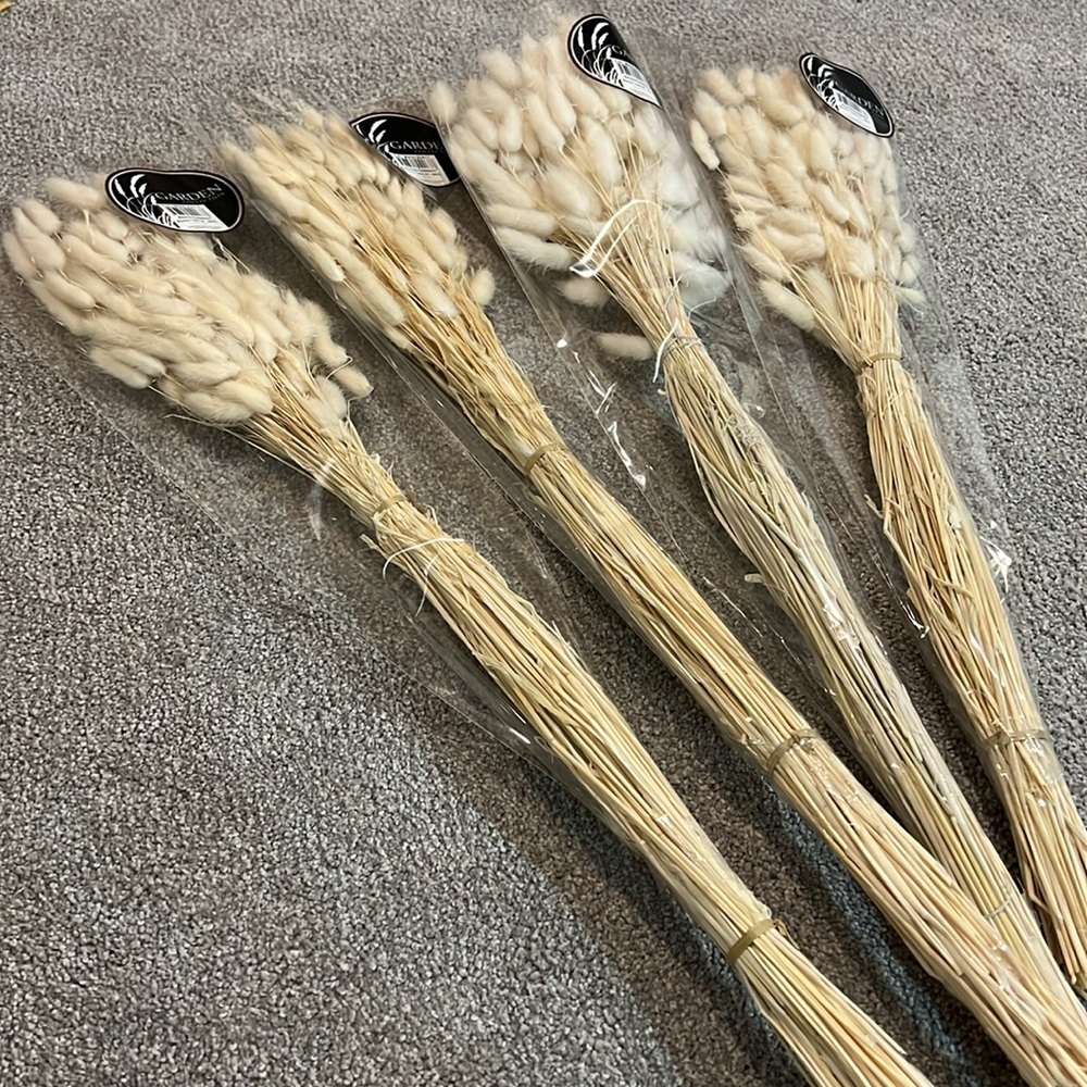 Bunny tails, natural, in original package. - Picture 4 of 4